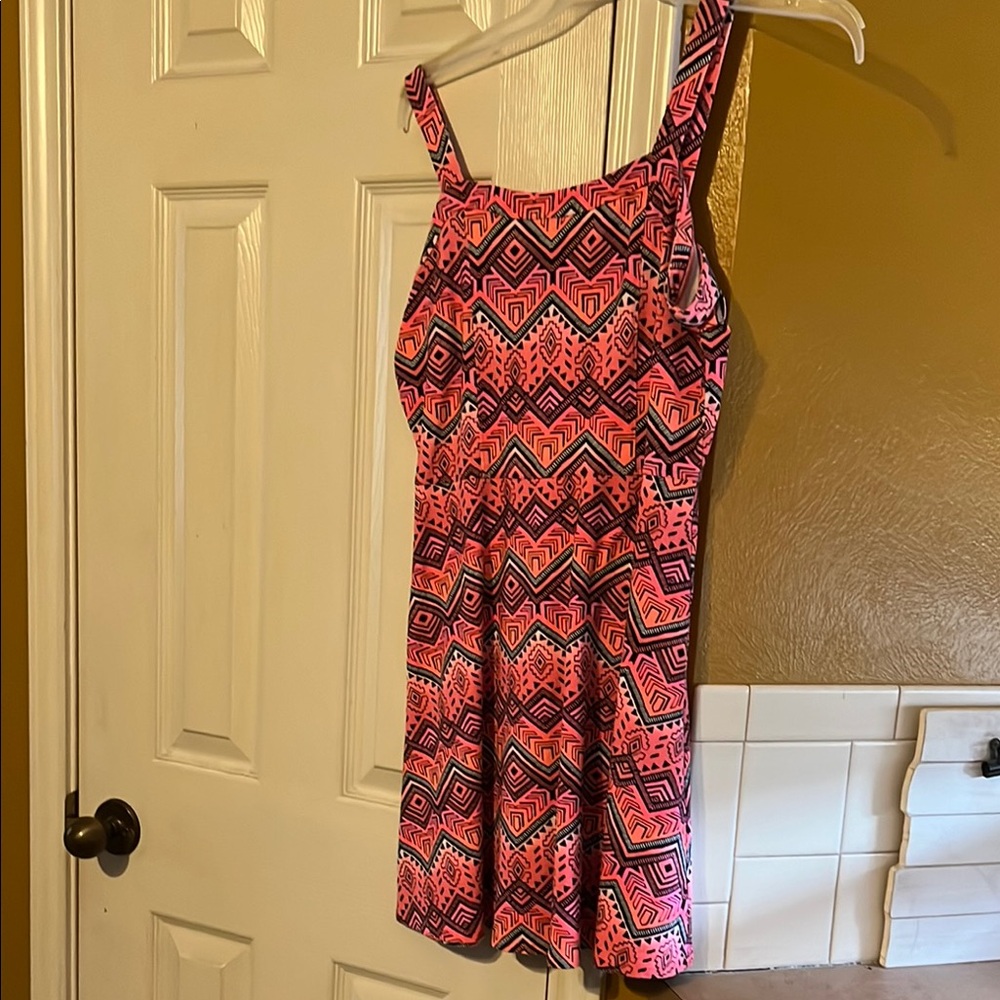 Pink and Black Geometric Dress.pit to pit 15 1/2”. Size 18/20.